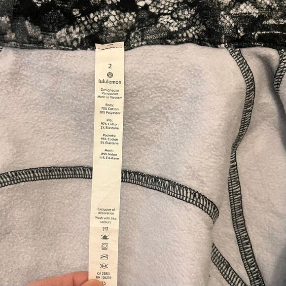 Rare Lululemon Scuba Hoodie Cotton Fleece
Masked Lace Starlight Black Size 2 - Picture 8 of 10